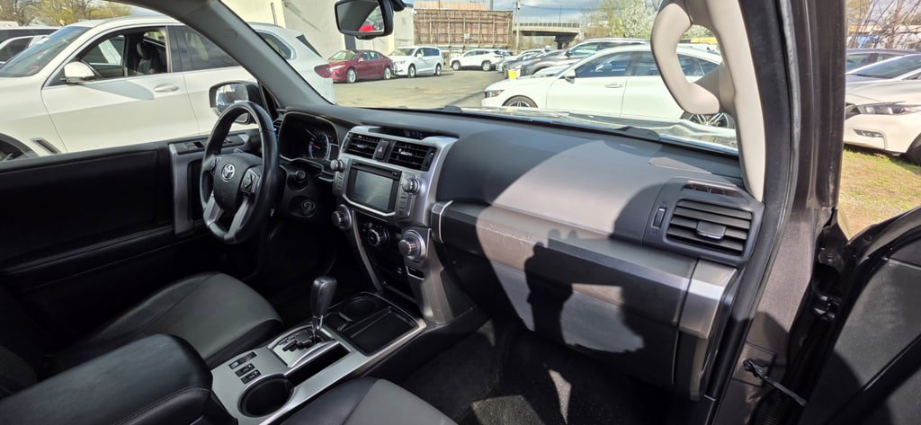 Used 2016 Toyota 4Runner SR5 Premium RWD image 38