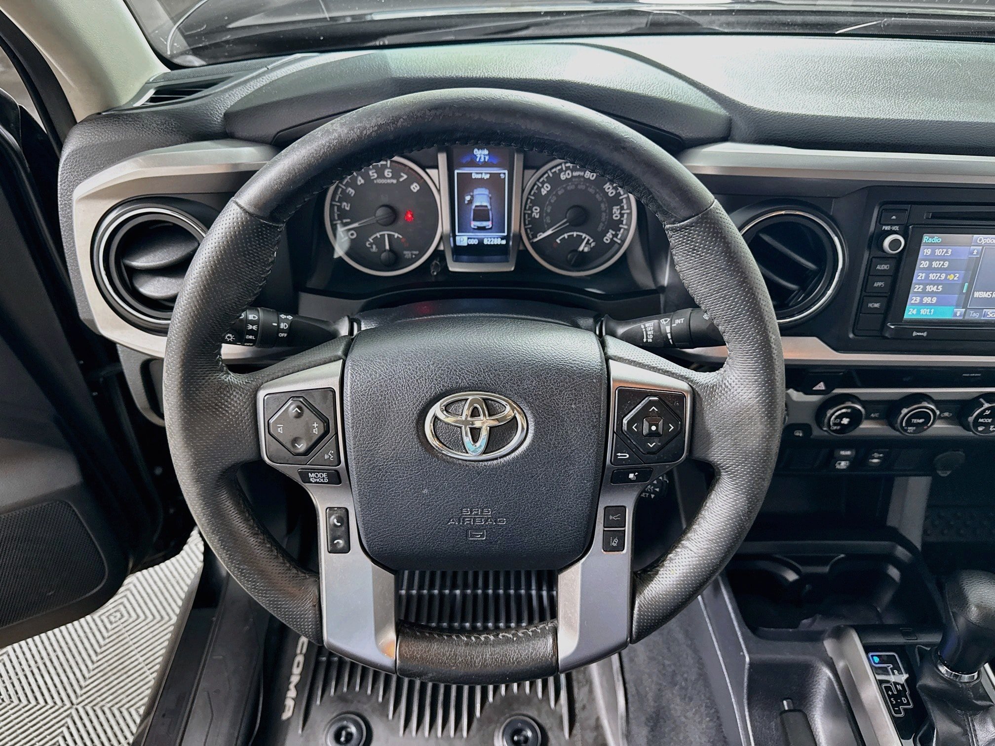 Used 2018 Toyota Tacoma SR5 AWD/4WD image 14