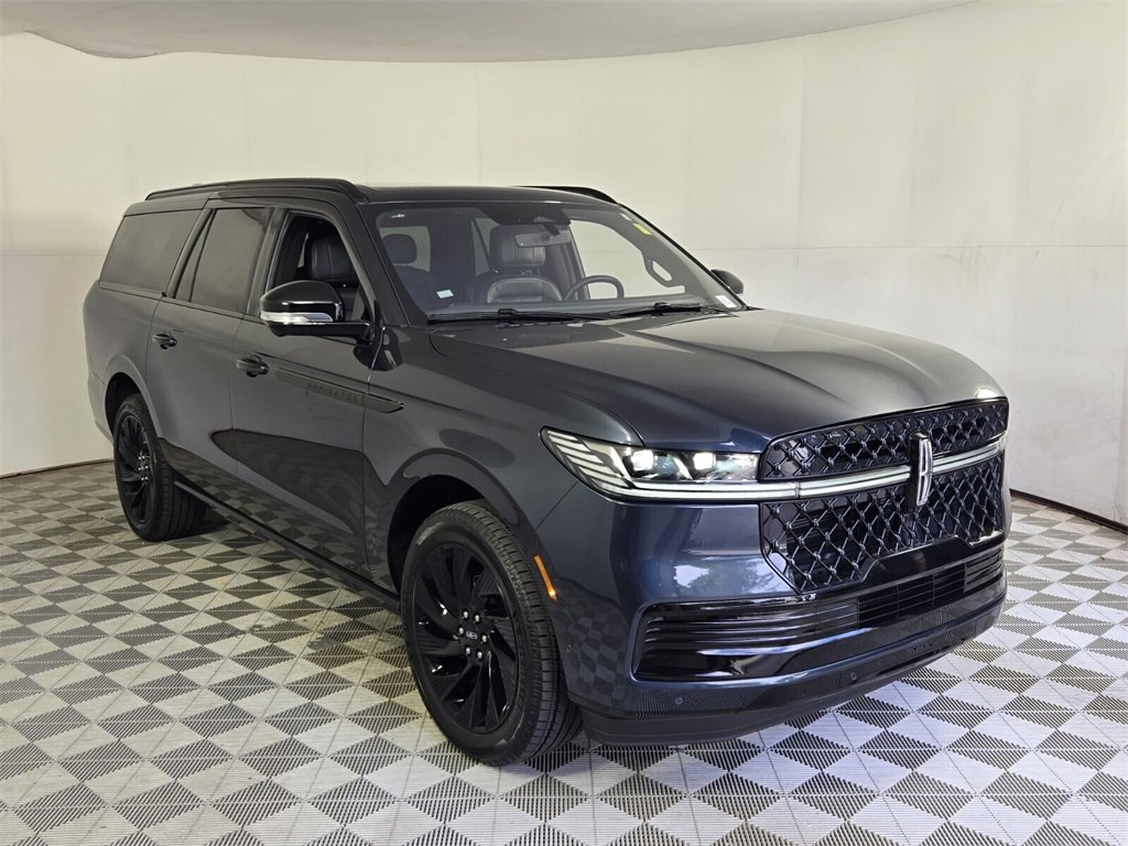 Used 2025 Lincoln Navigator L Reserve w/ Jet Appearance Package image 2