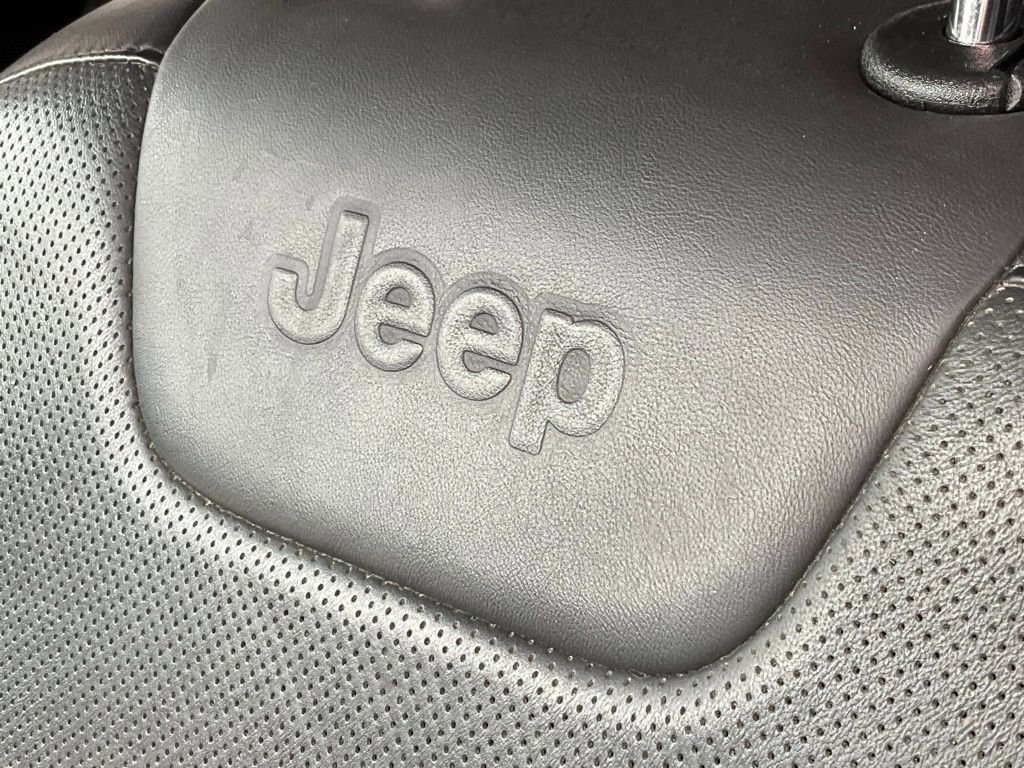 Used 2019 Jeep Cherokee Limited image 13