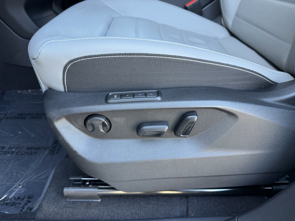 Used 2024 Volkswagen Atlas Cross Sport SEL R-Line image 35