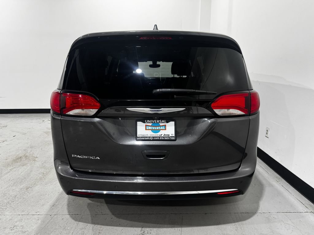 Used 2020 Chrysler Pacifica Touring-L FWD image 26