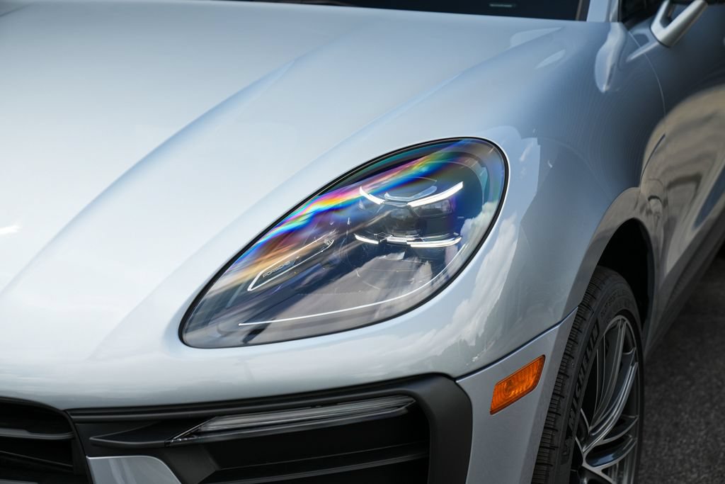Certified 2026 Porsche Macan AWD/4WD image 7