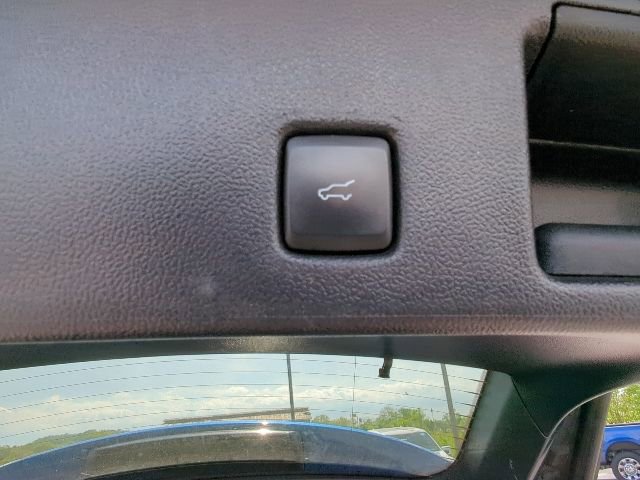 Used 2022 Ford Escape SE w/ SE Sport Appearance Package image 16