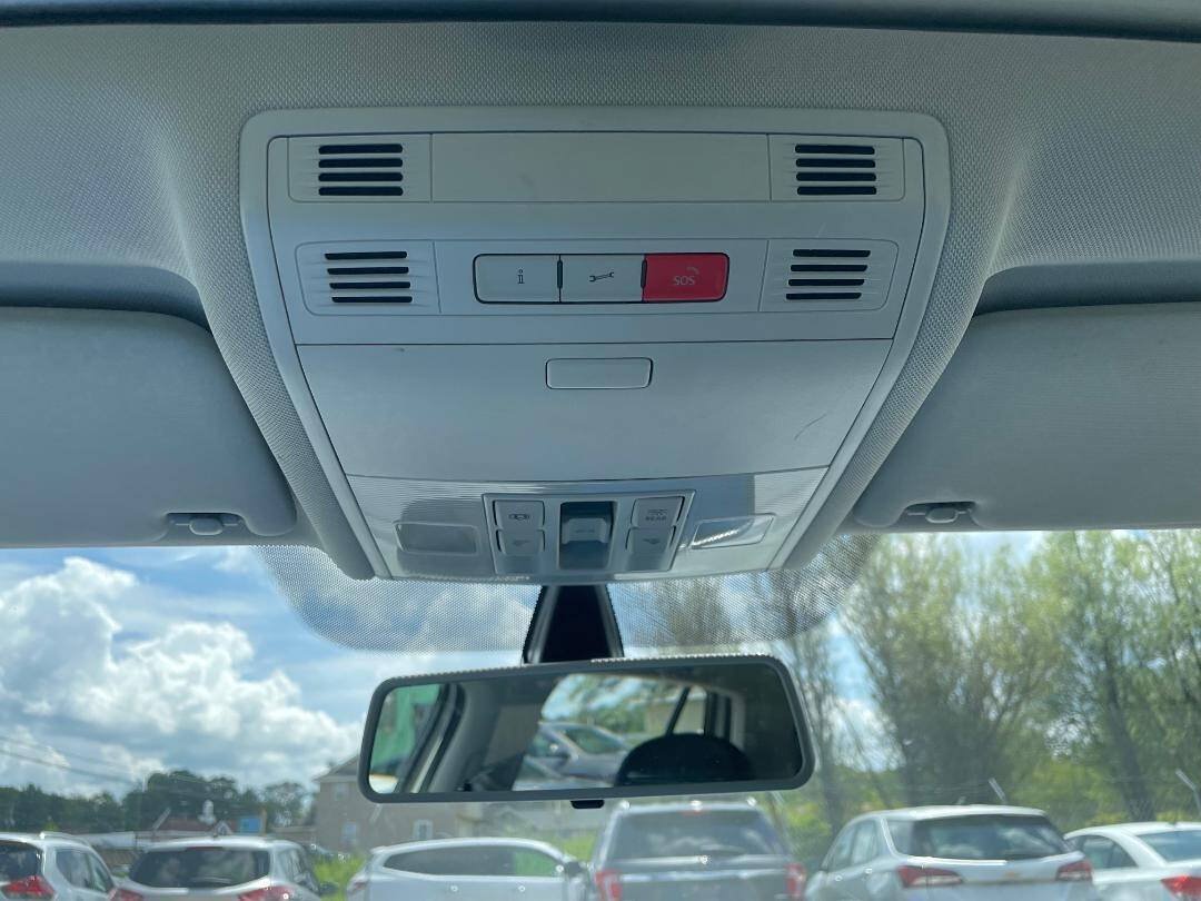 Used 2017 Volkswagen Golf SE FWD image 21