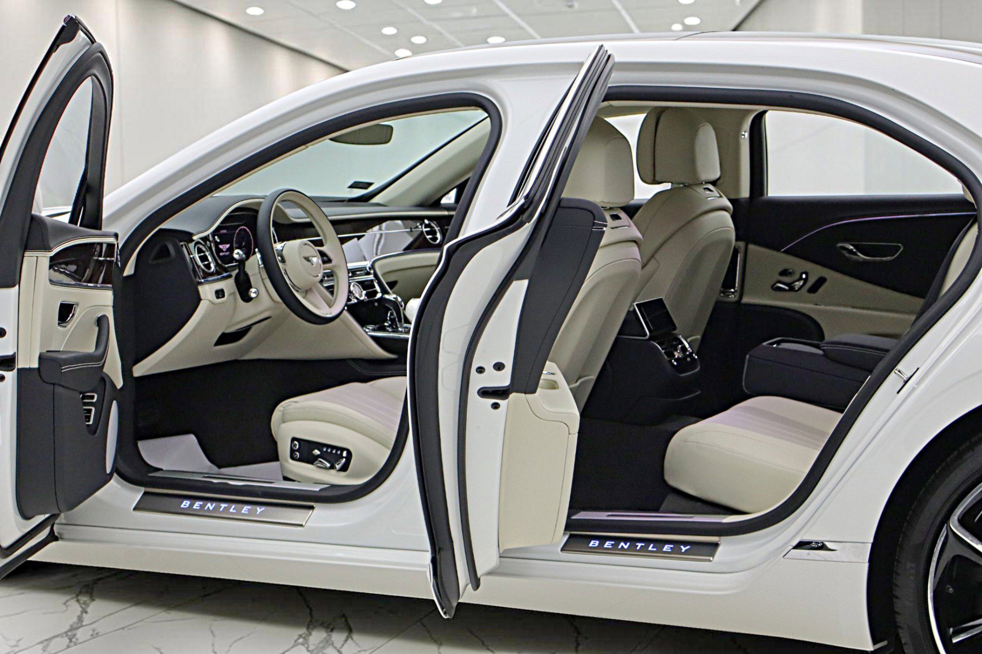 Used 2024 Bentley Flying Spur S V8 image 6