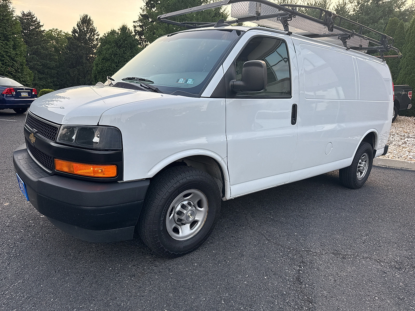 Used 2021 Chevrolet Express 2500 w/ Driver Convenience Package RWD image 5