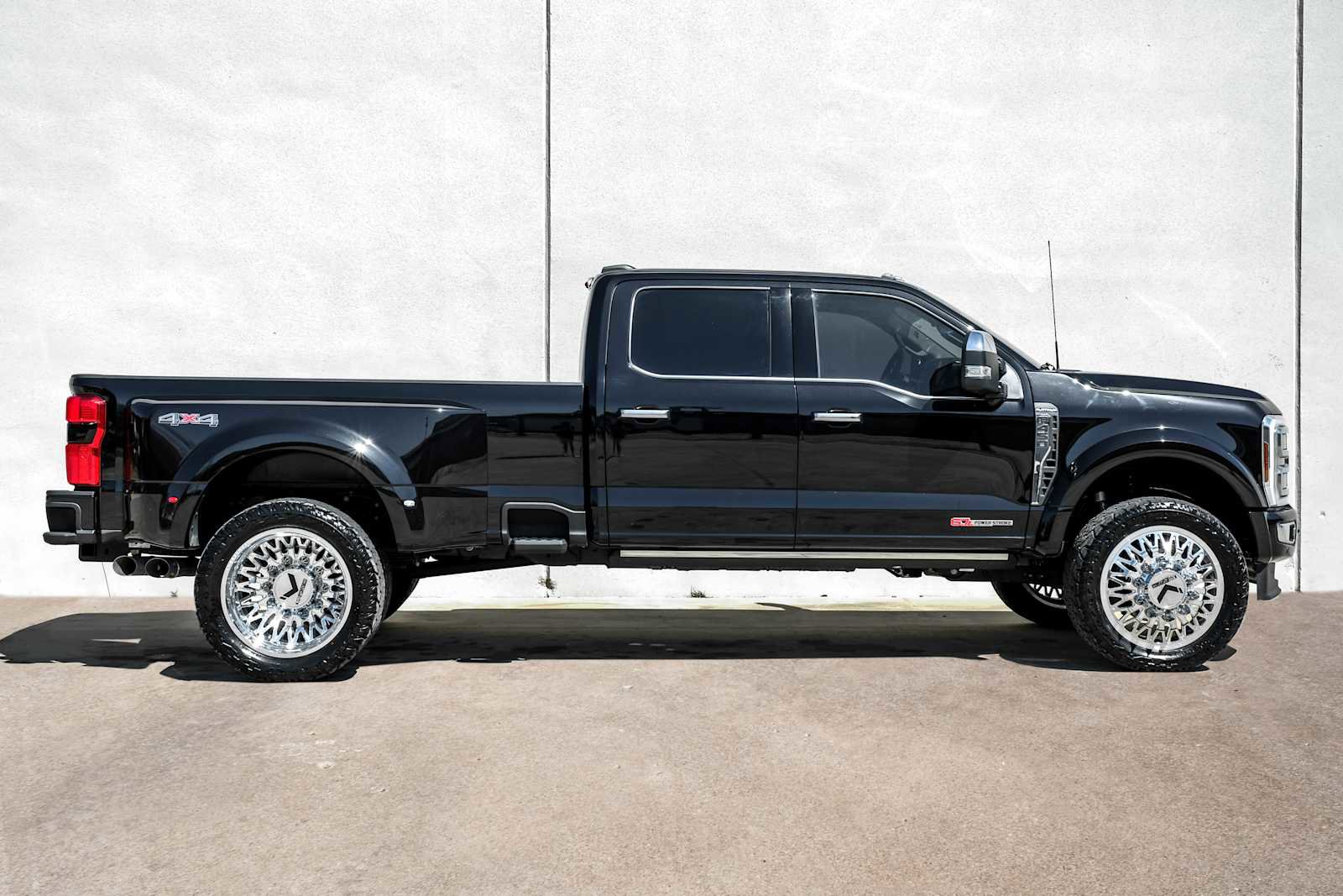 Used 2025 Ford F450 Platinum w/ Platinum Plus Package image 7