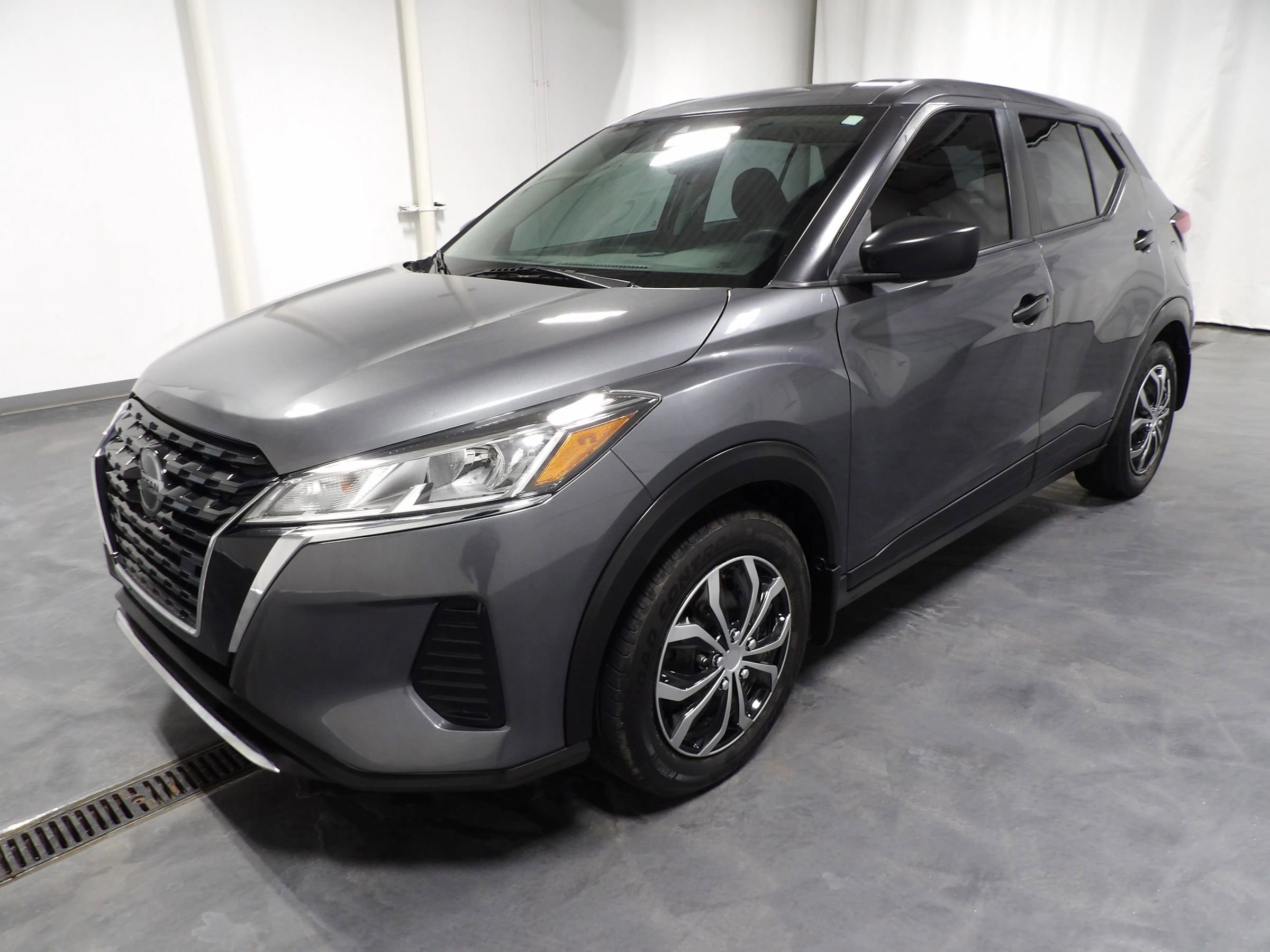 Used 2021 Nissan Kicks S image 4