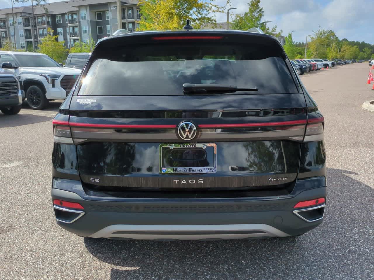 Used 2025 Volkswagen Taos SE AWD/4WD image 5