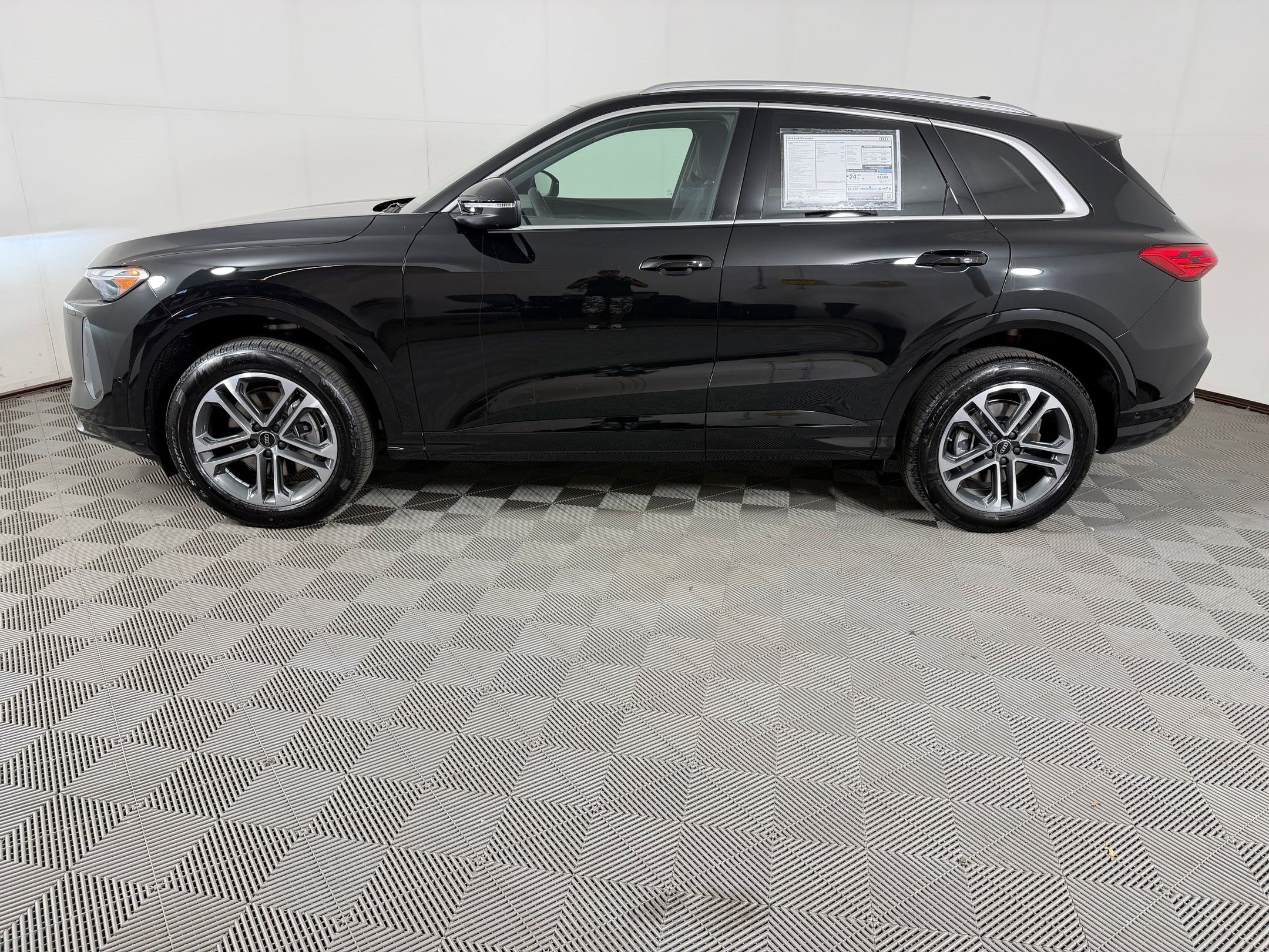 New 2026 Audi Q5 Premium AWD/4WD image 2