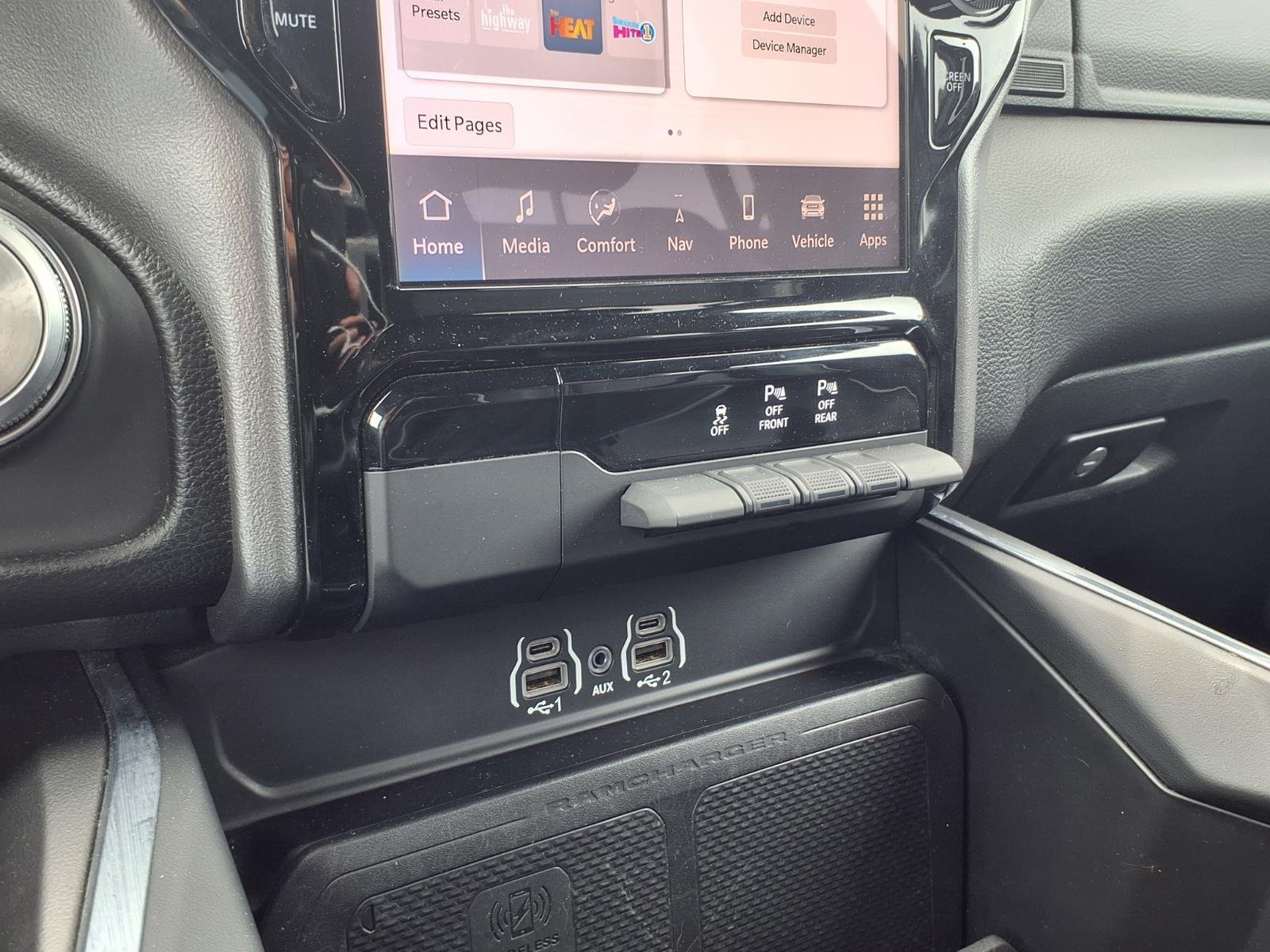 Used 2025 RAM 1500 Laramie AWD/4WD image 12