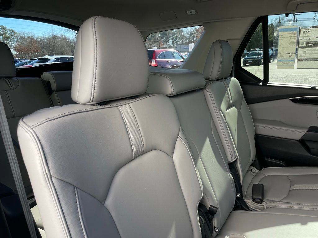 Used 2025 Honda Pilot EX-L image 34