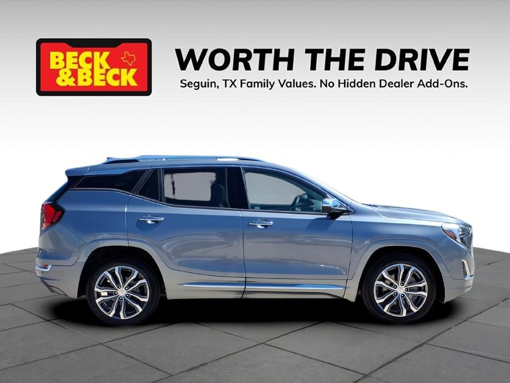 Used 2020 GMC Terrain Denali w/ Denali Premium Package FWD image 4