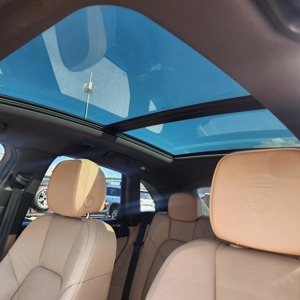 Used 2025 Porsche Macan image 7