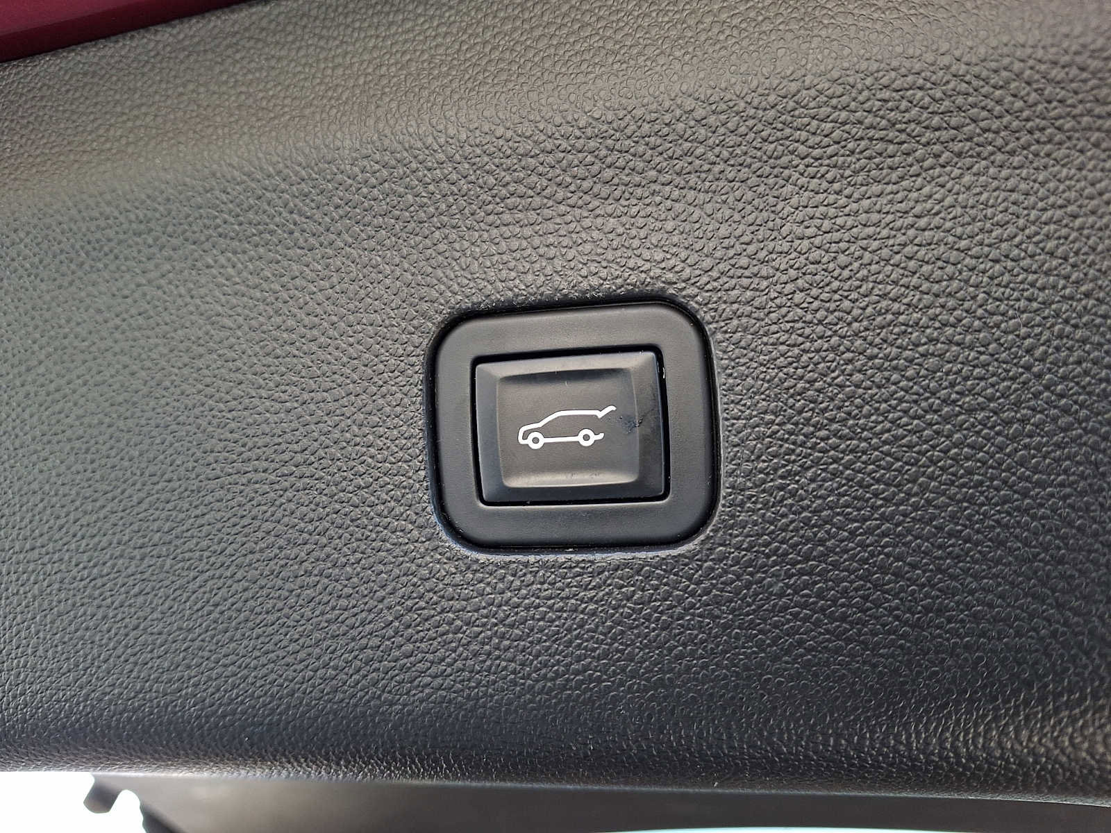 Used 2018 Buick Enclave Essence w/ LPO, Hit The Road Package image 32