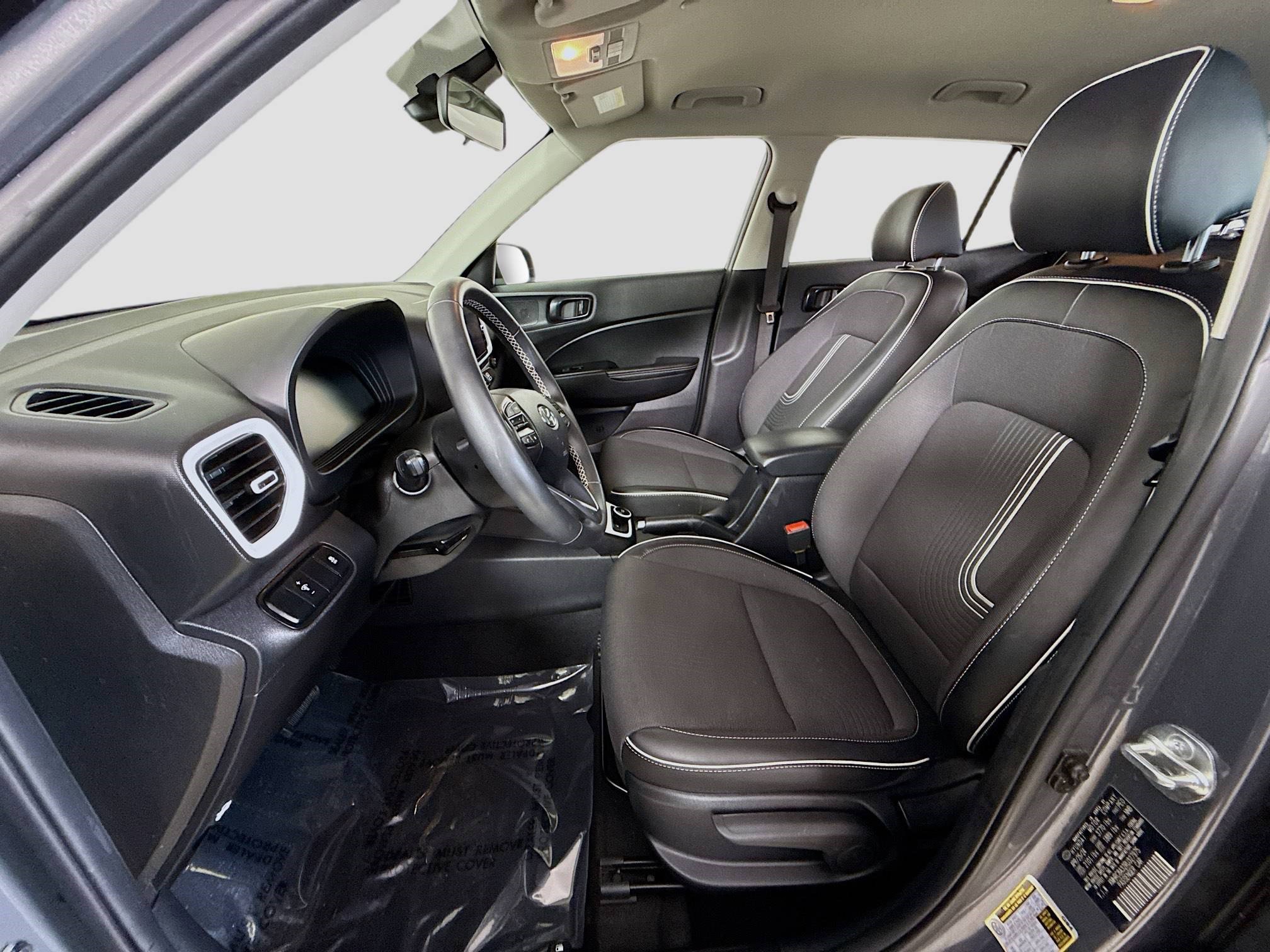 Used 2024 Hyundai Venue Limited image 20