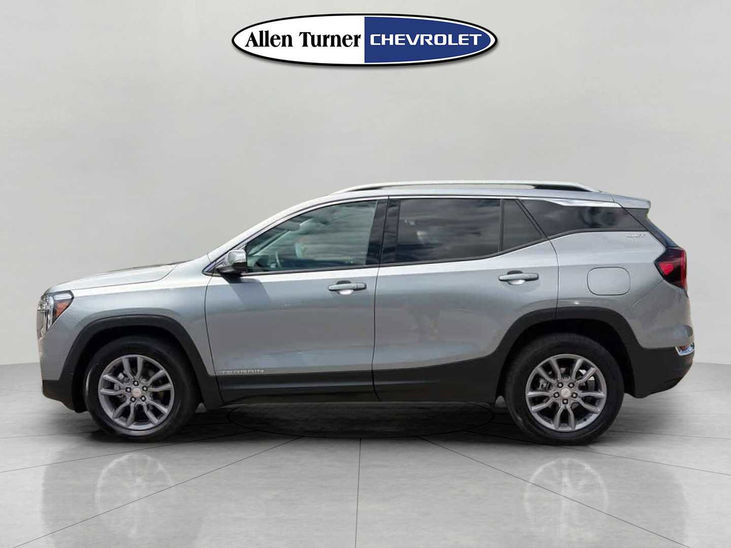 Used 2024 GMC Terrain SLT AWD/4WD image 6