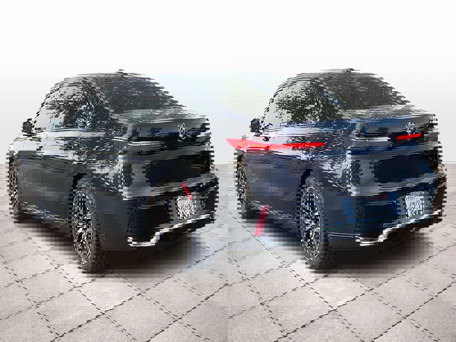 Used 2023 BMW 740i image 11