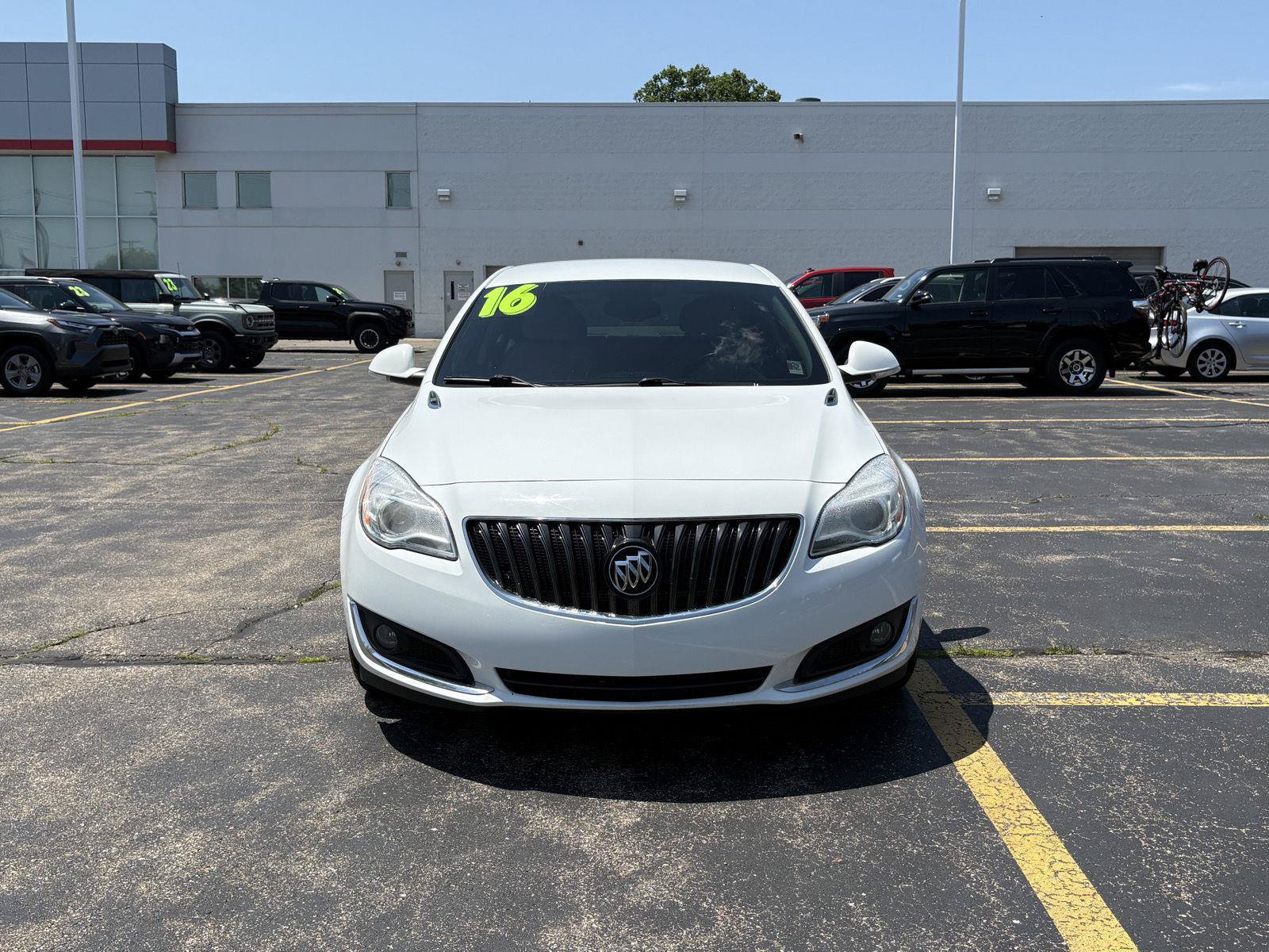 Used 2016 Buick Regal Premium FWD image 2
