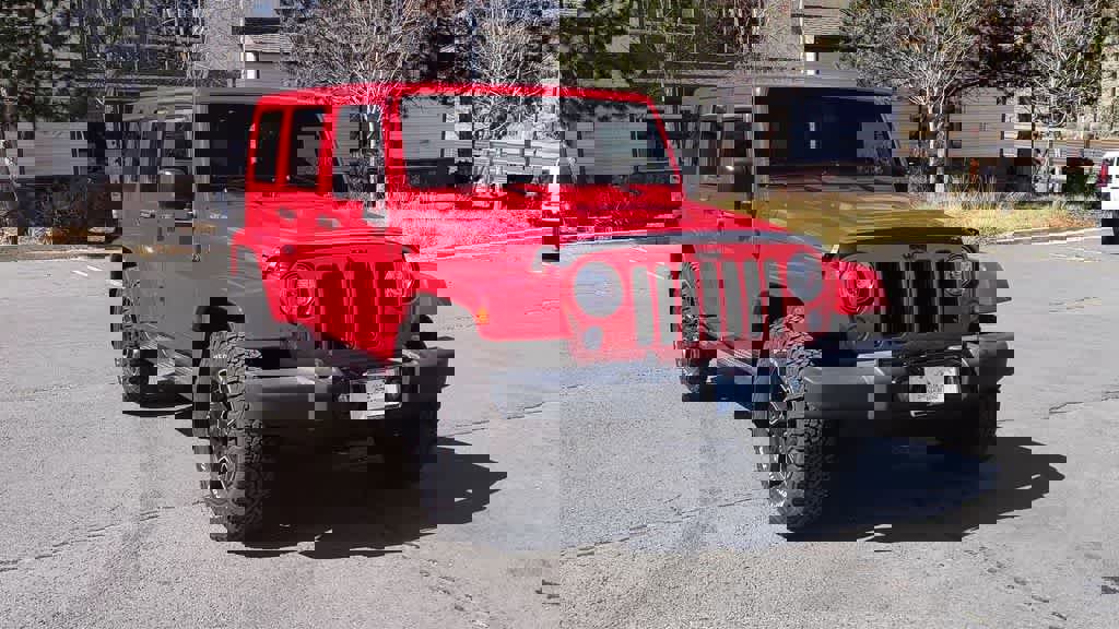 Used 2018 Jeep Wrangler Unlimited Sahara w/ Max Tow Package image 3