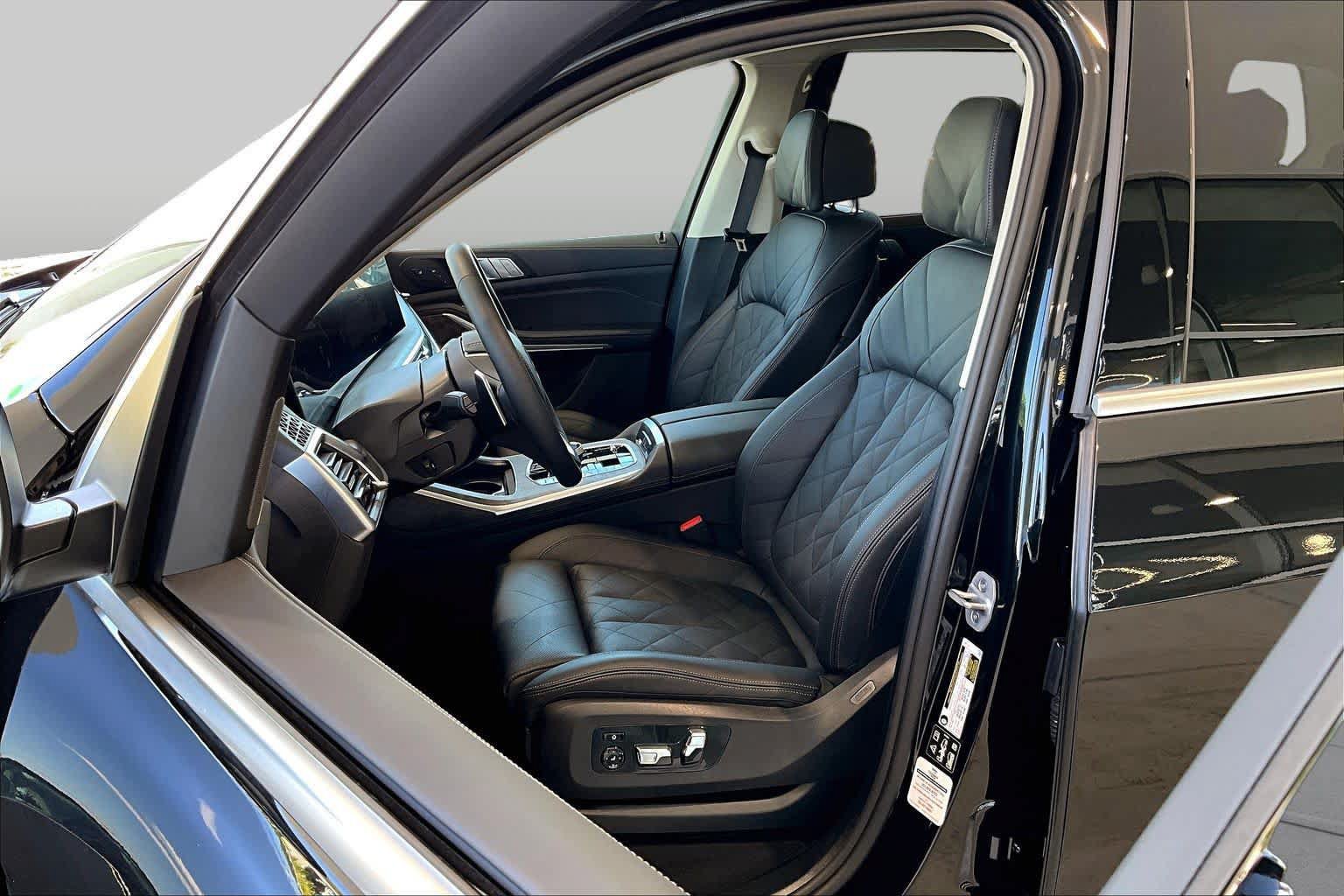 Used 2027 BMW X7 xDrive40i AWD/4WD image 7