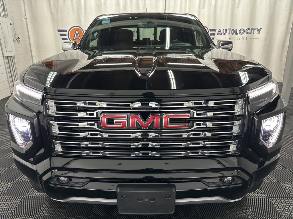 Used 2024 GMC Canyon Denali image 3