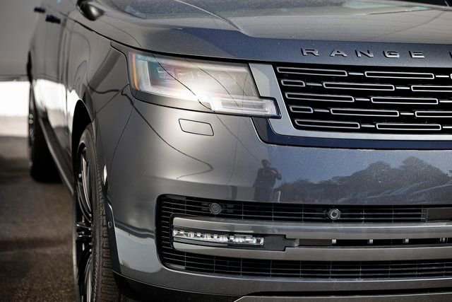 New 2025 Land Rover Range Rover Long Wheelbase SE AWD/4WD image 9