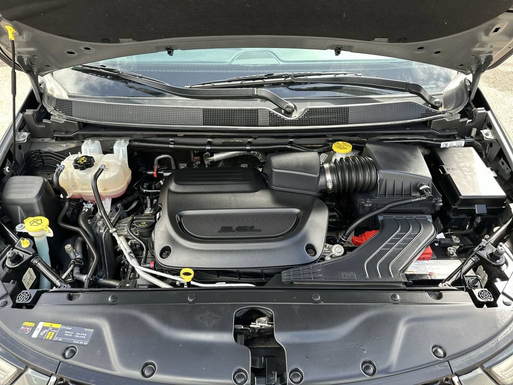 Used 2023 Chrysler Pacifica Limited FWD image 38