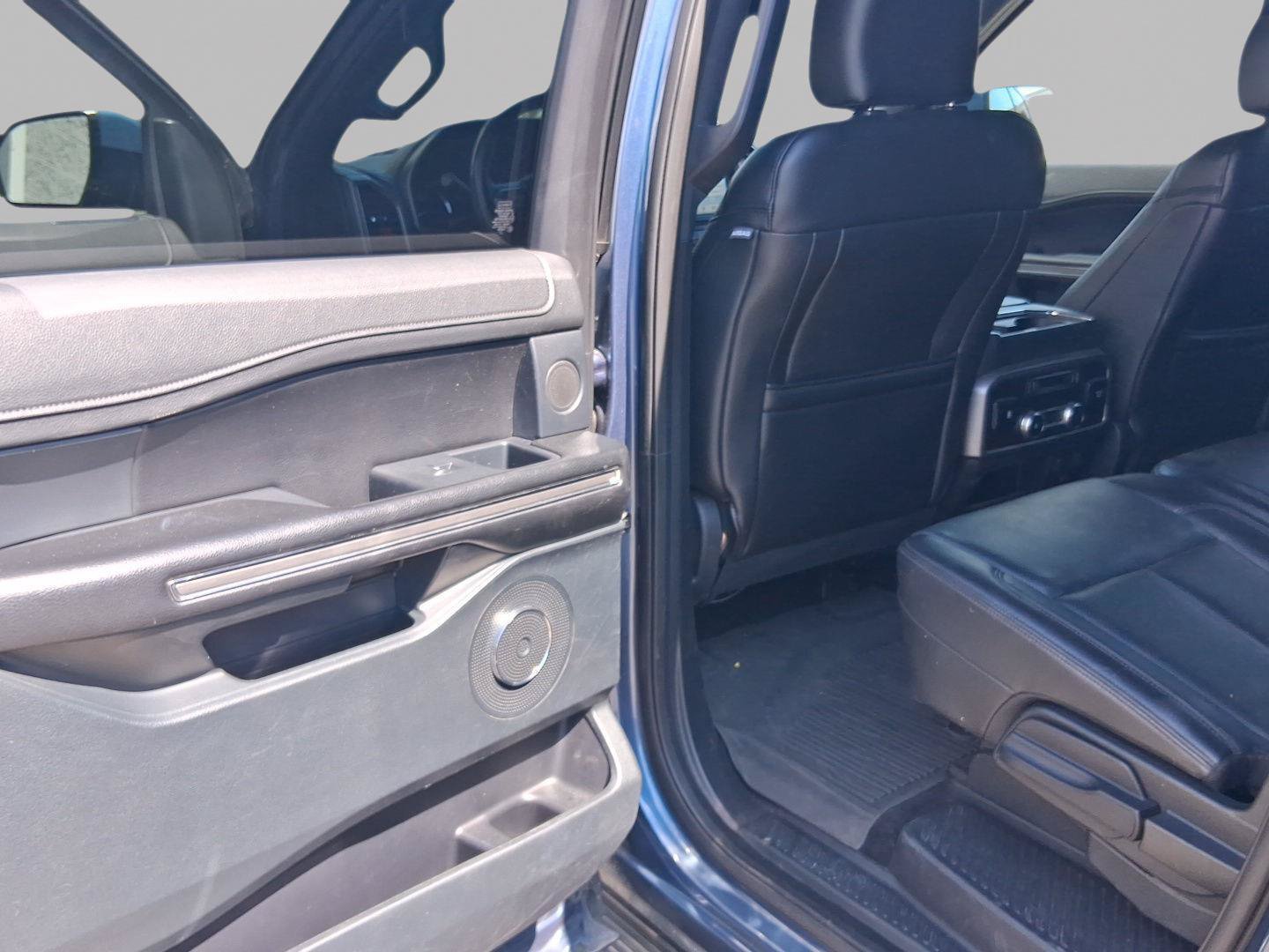 Used 2018 Ford Expedition Max XLT w/ Equipment Group 202A RWD image 22