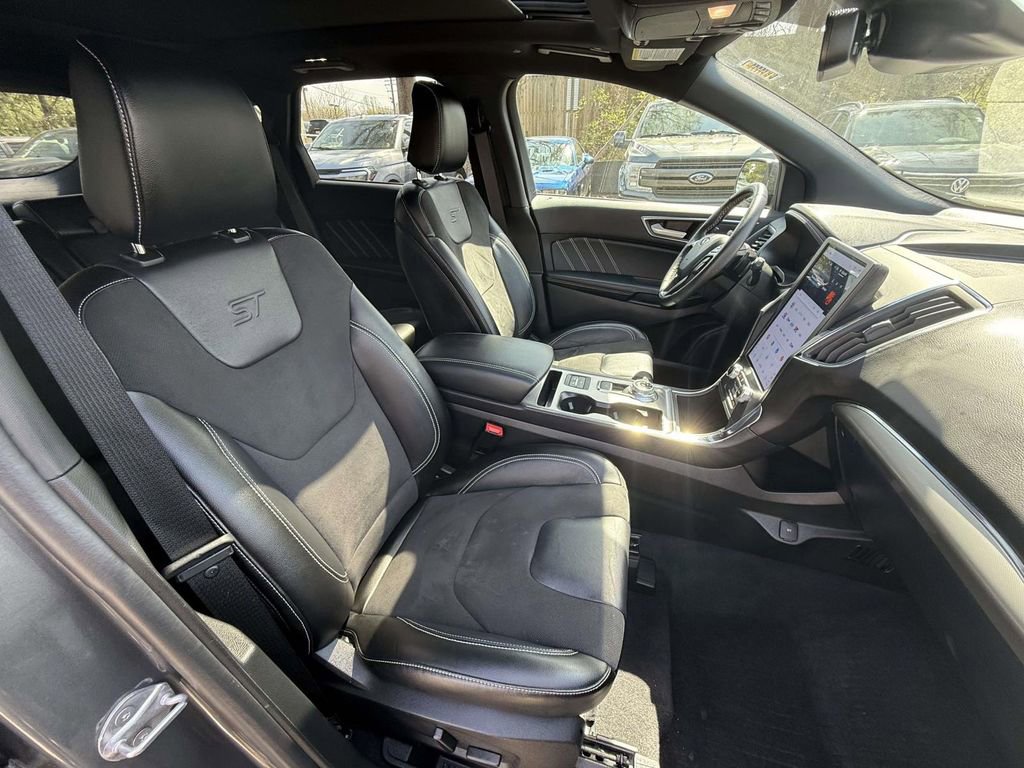 Used 2024 Ford Edge ST w/ Equipment Group 401A image 10