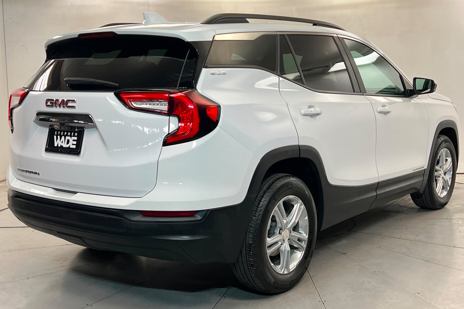 Used 2023 GMC Terrain SLE w/ Driver Convenience Package FWD image 6