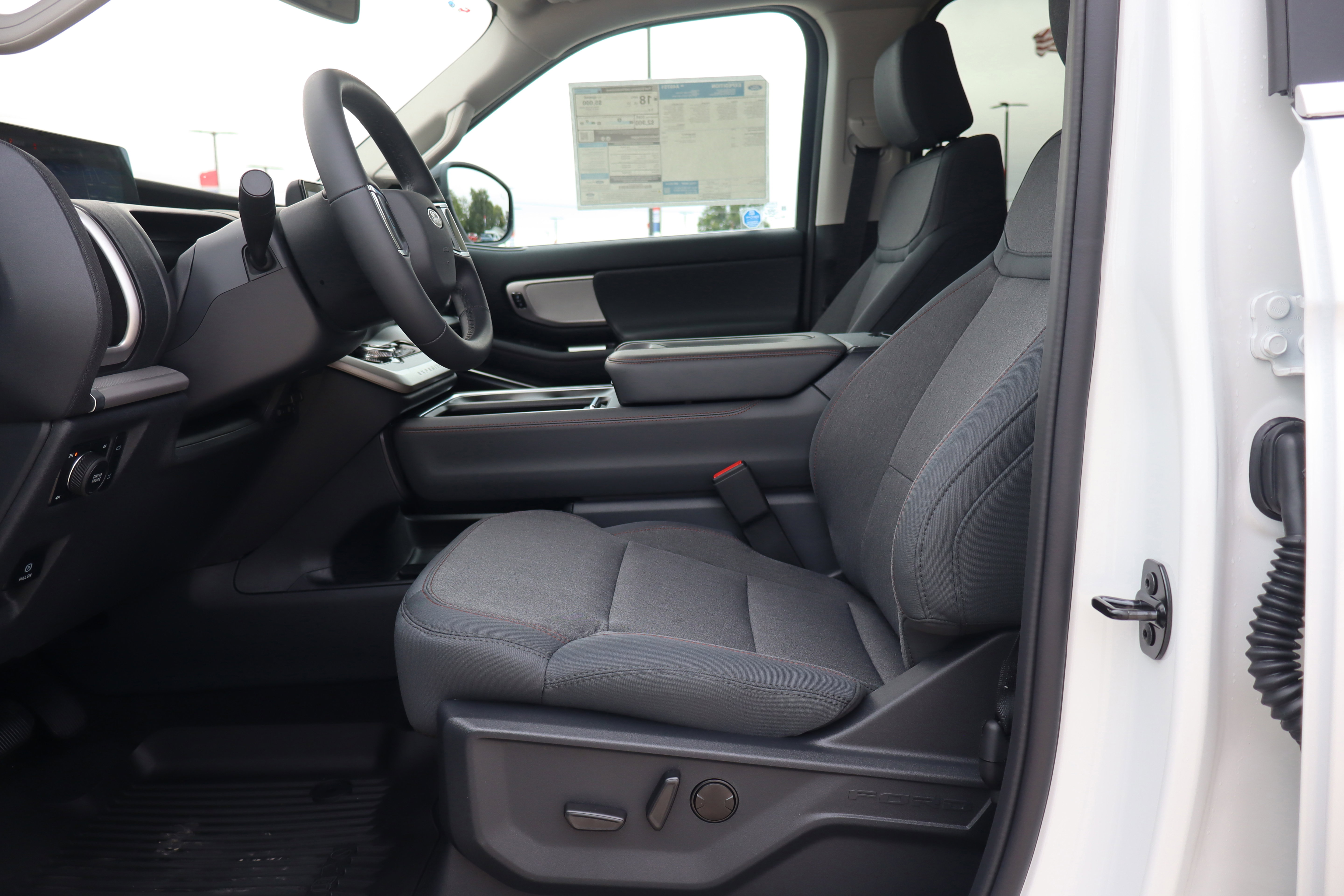New 2025 Ford Expedition Active image 9