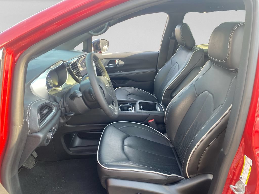 Used 2026 Chrysler Pacifica Limited FWD image 22