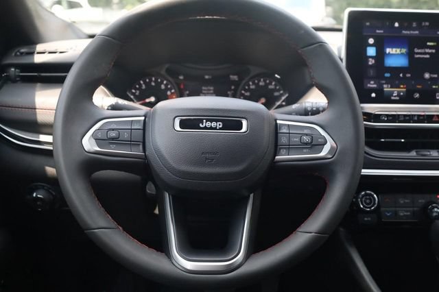 Used 2025 Jeep Compass Trailhawk AWD/4WD image 8