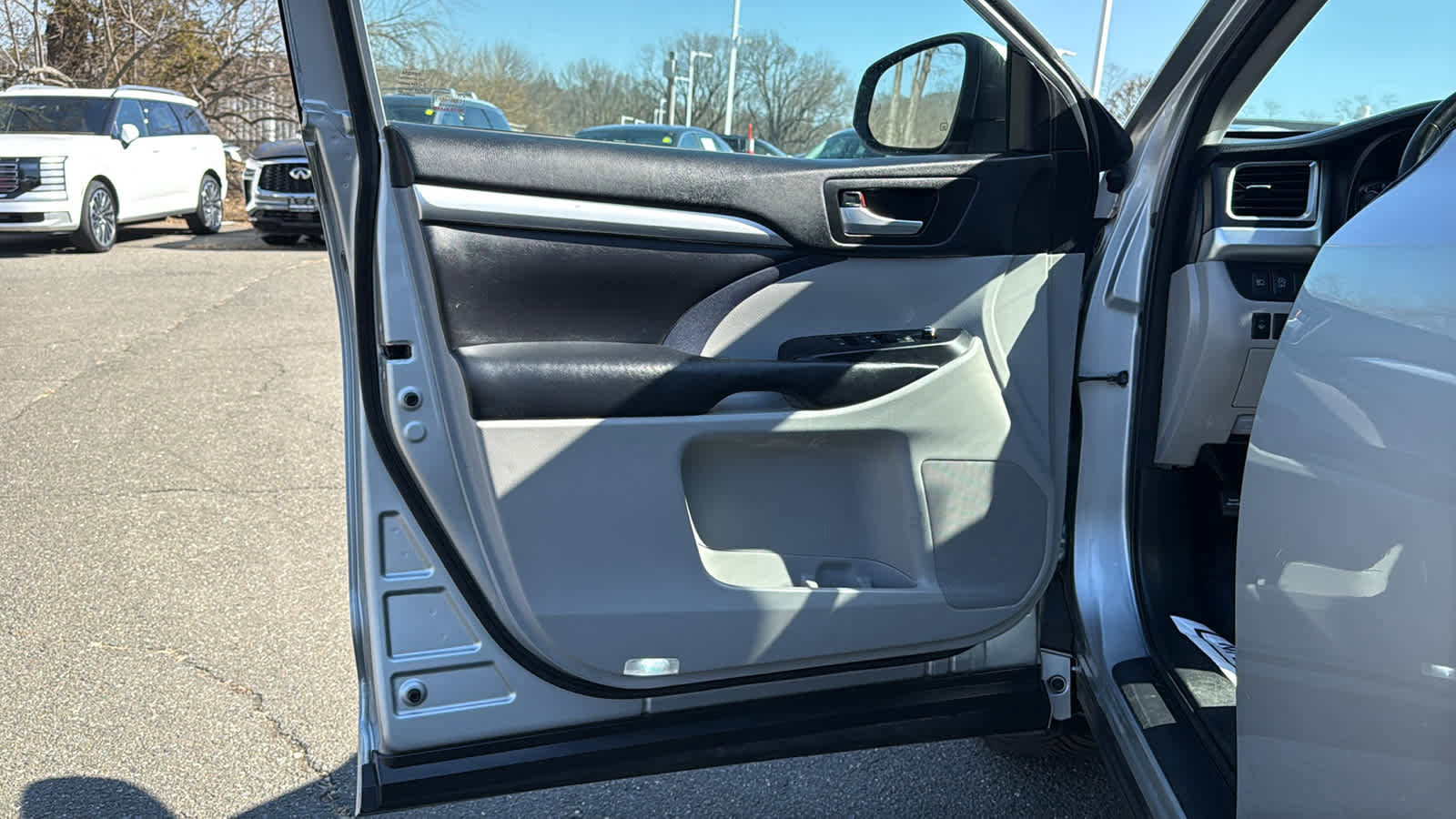 Used 2018 Toyota Highlander XLE image 11