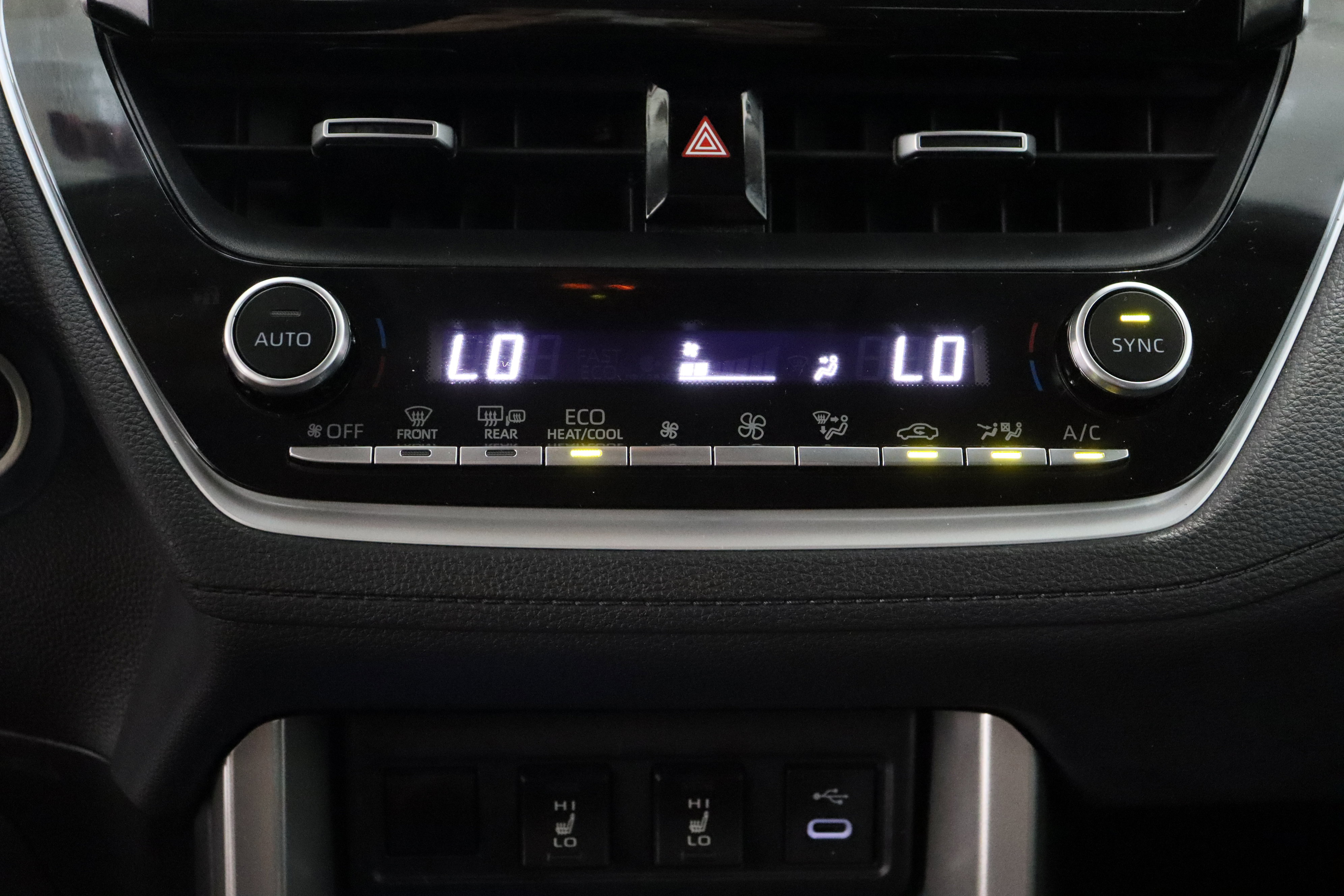 Used 2023 Toyota Corolla Cross XLE w/ Convenience Package FWD image 20