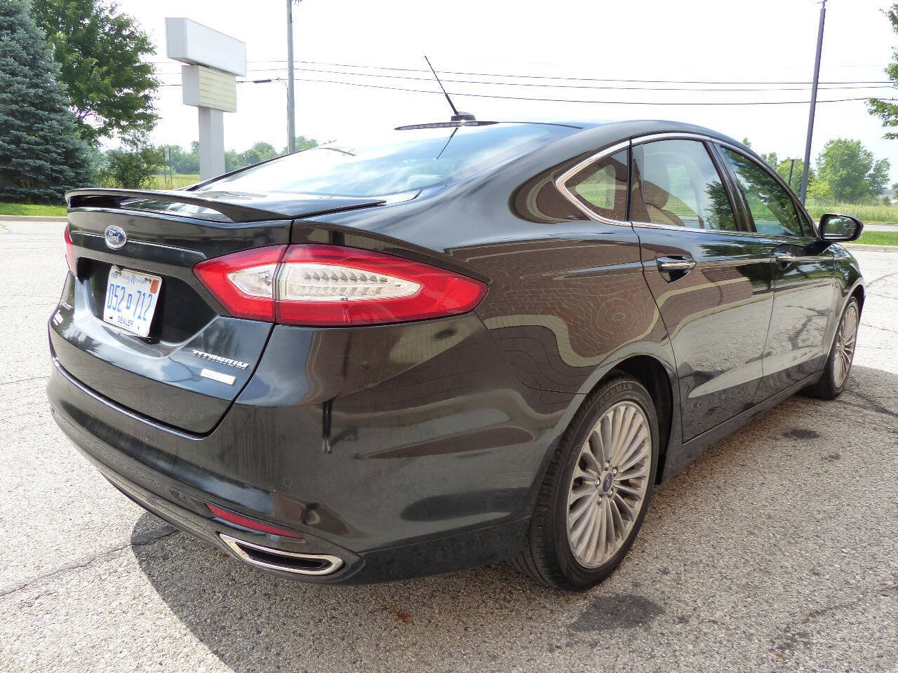 Used 2016 Ford Fusion Titanium FWD image 11