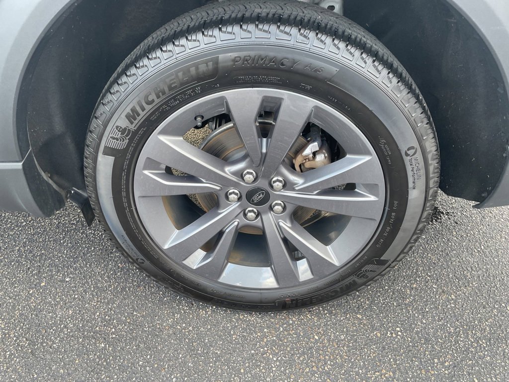 Used 2023 Ford Explorer XLT w/ Equipment Group 202A image 4