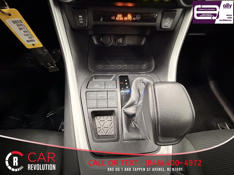Used 2025 Toyota RAV4 LE AWD/4WD image 31
