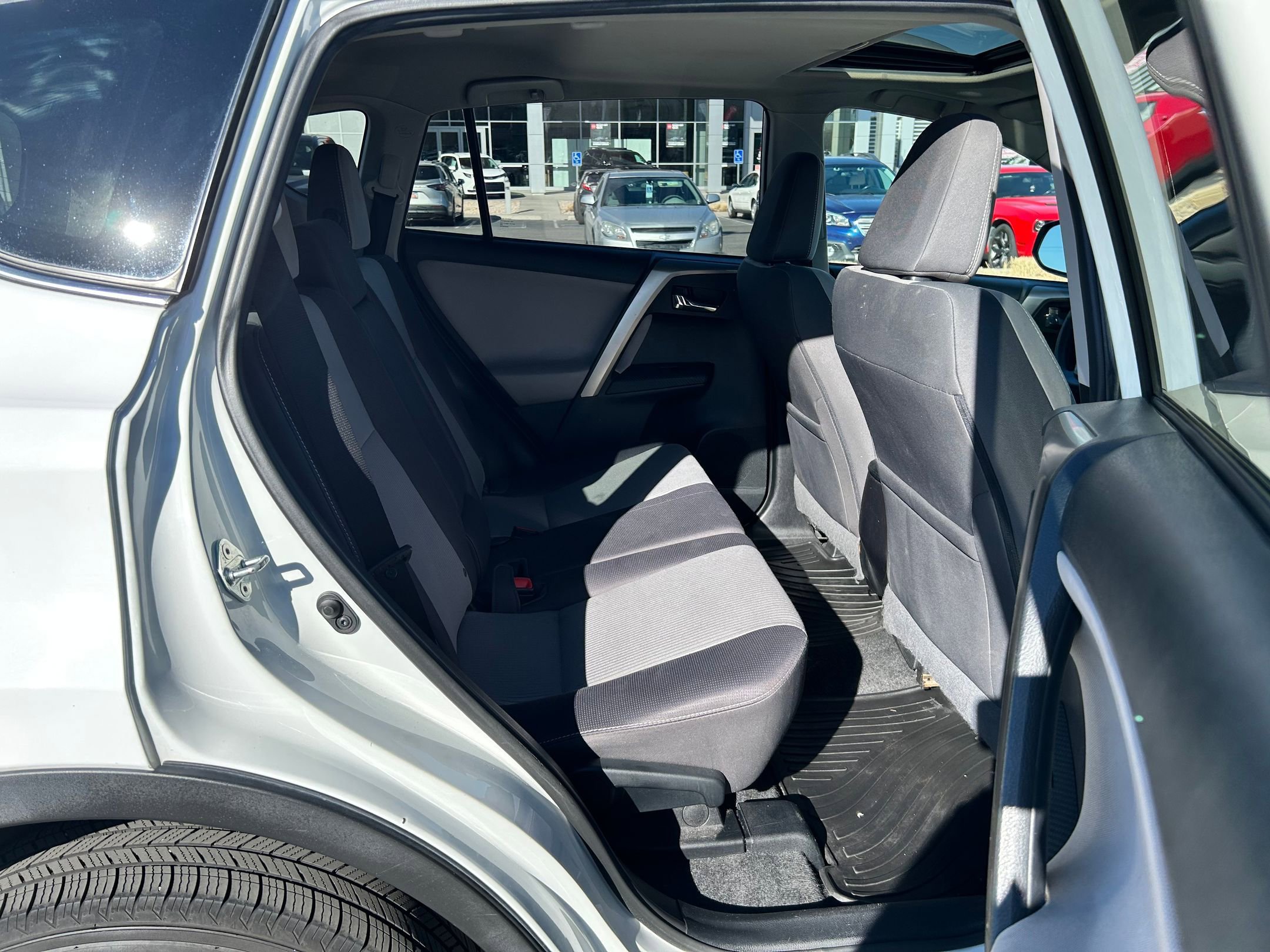 Used 2015 Toyota RAV4 XLE image 25