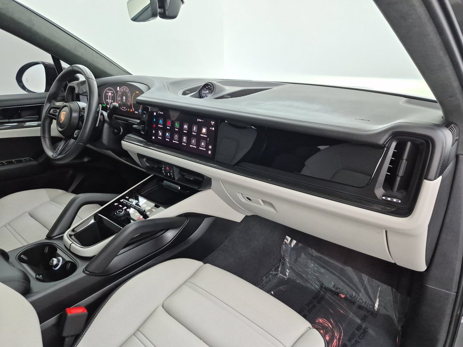 Used 2025 Porsche Cayenne GTS AWD/4WD image 26