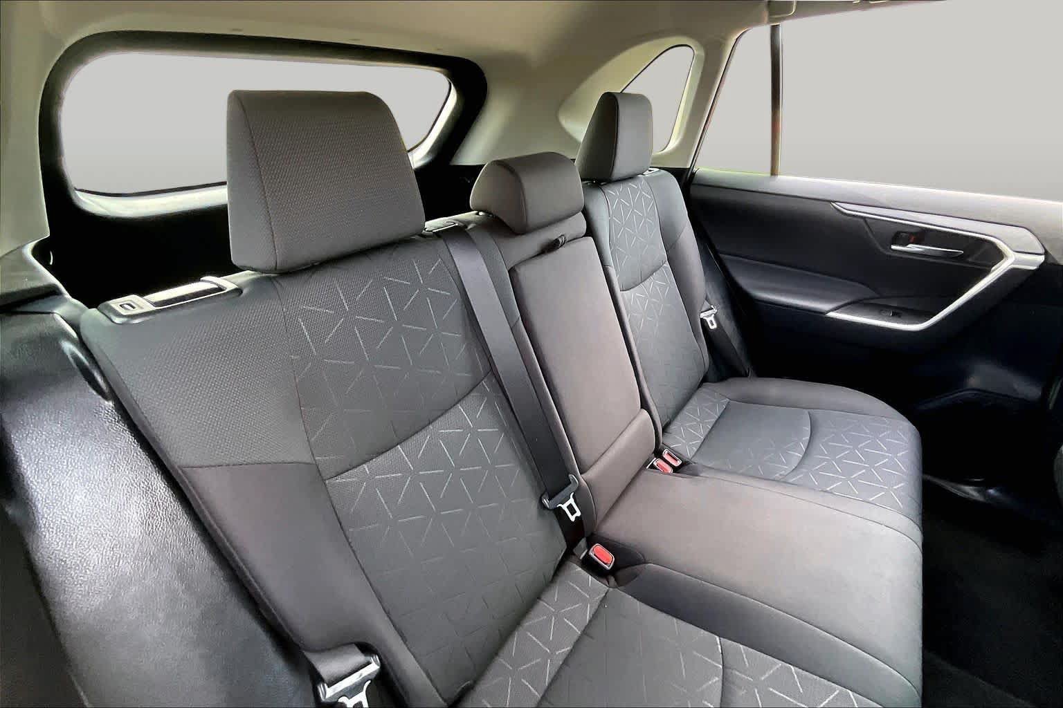 Used 2024 Toyota RAV4 XLE FWD image 20