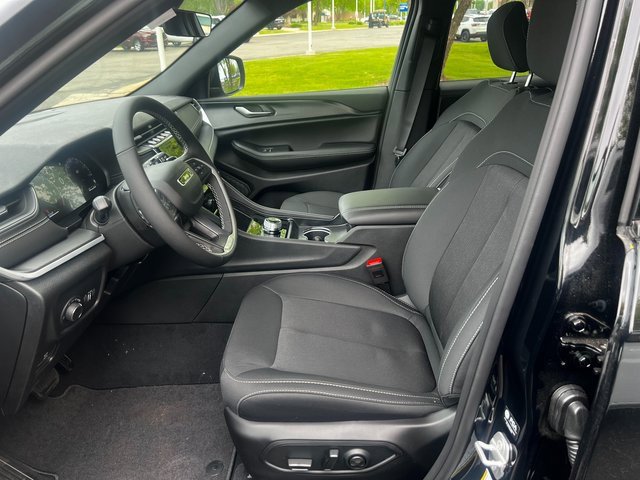 New 2025 Jeep Grand Cherokee Laredo X w/ Luxury Tech Group I image 12