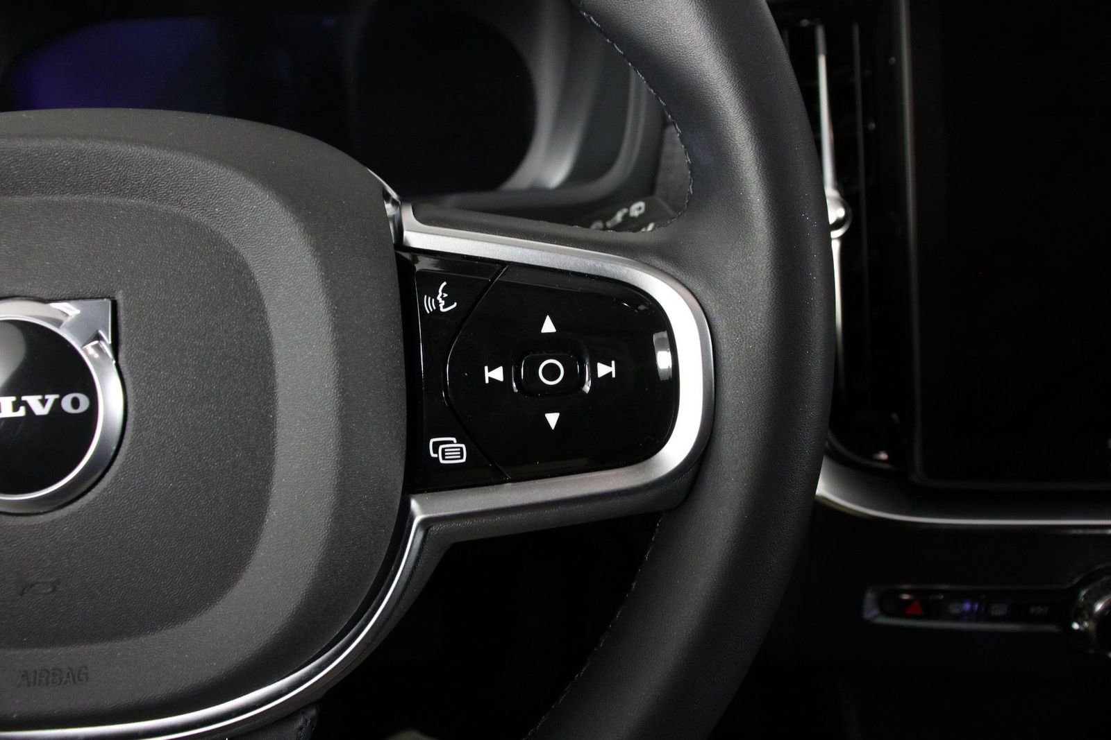 Certified 2026 Volvo XC90 B6 Plus image 11