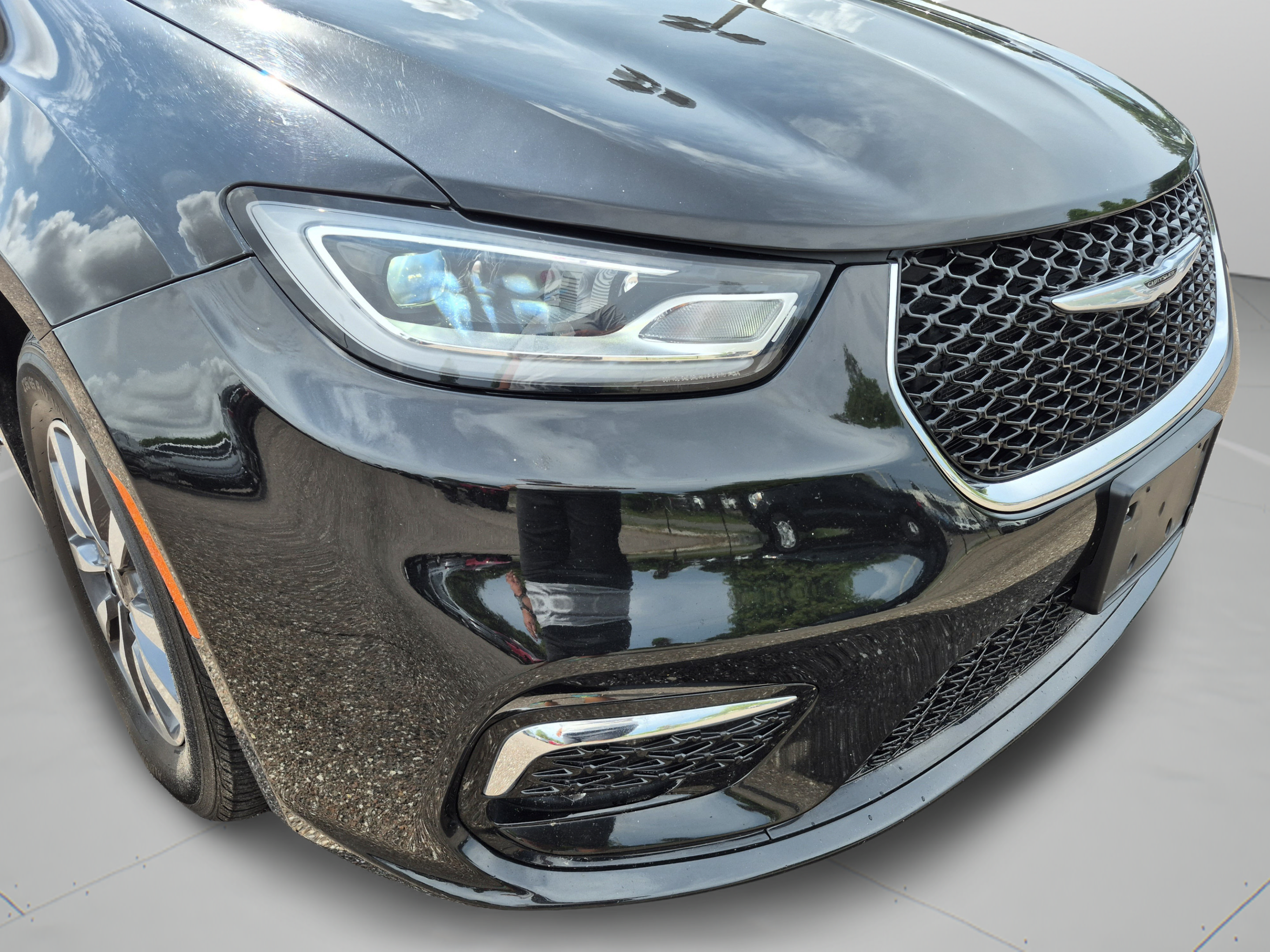 Used 2023 Chrysler Pacifica Limited FWD image 36