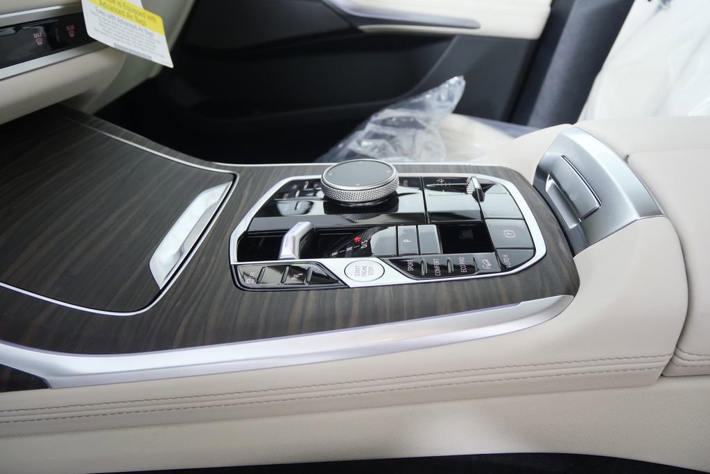 Used 2026 BMW X7 xDrive40i AWD/4WD image 23