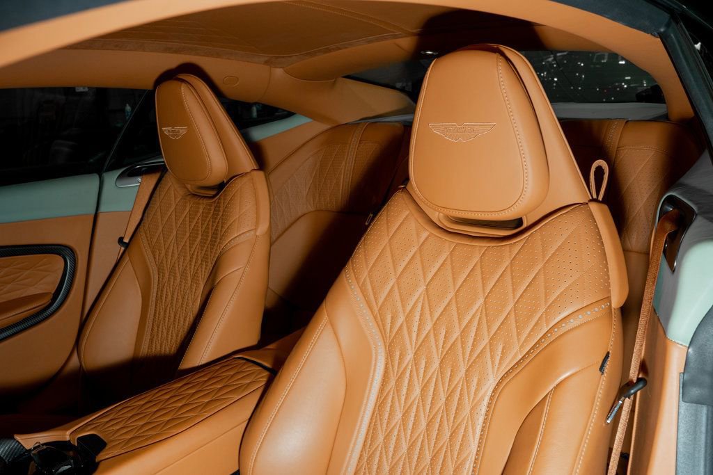 Used 2024 Aston Martin DB12 Coupe image 18