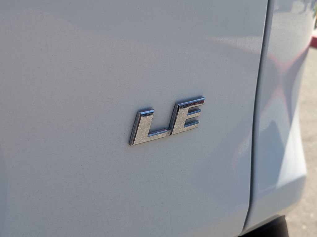 Used 2021 Toyota RAV4 LE image 7