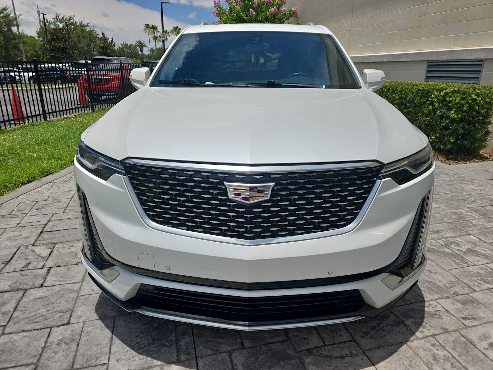Used 2021 Cadillac XT6 Luxury FWD image 2